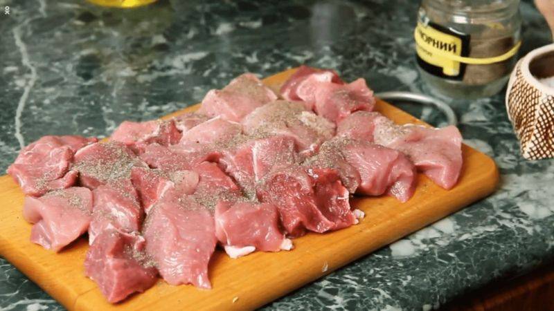 Жаркое по-домашнему из свинины и картофеля: 9 популярных рецептов