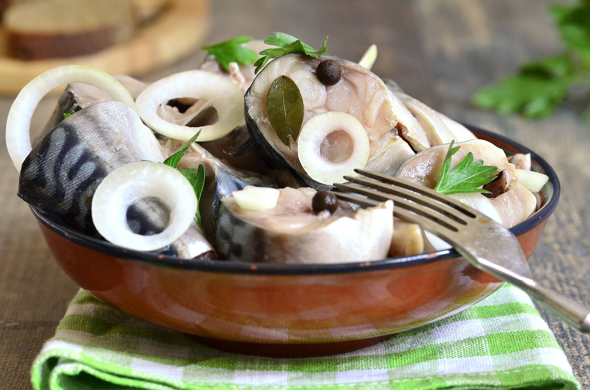 Соленая скумбрия в домашних условиях - очень вкусные и несравненные рецепты