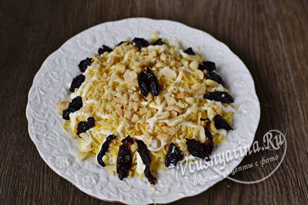 10 вкусных рецептов салата с копченой курицей
