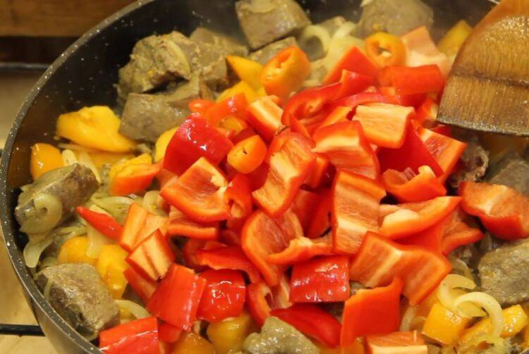 Говяжья печень с картошкой и сыром в духовке