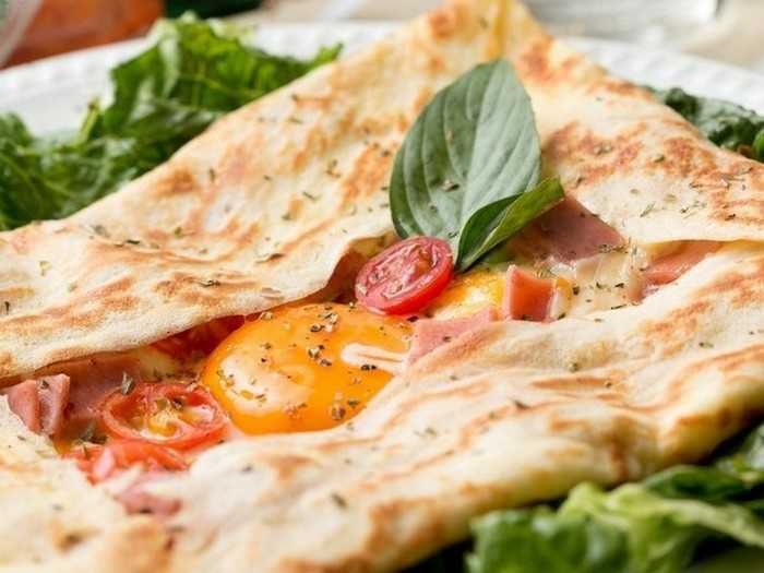 20 рецептов вкусных омлетов с помидорами и молоком на сковороде