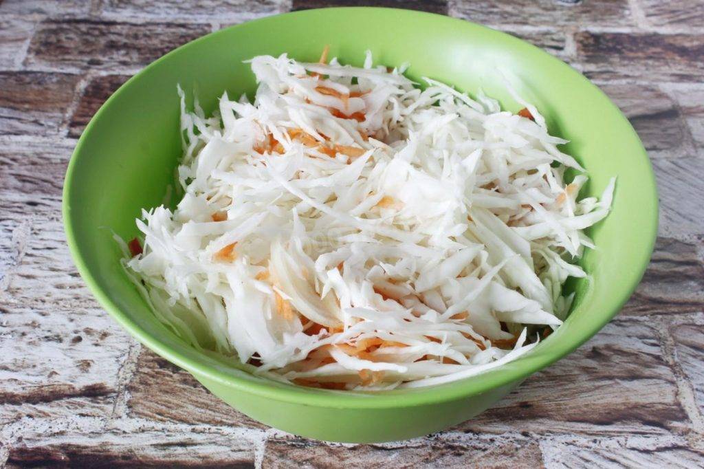Салаты из свежей капусты — 17 очень вкусных рецептов
