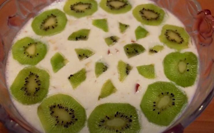 Салат «изумрудный браслет» с курицей и киви: рецепты, советы по приготовлению и оформлению