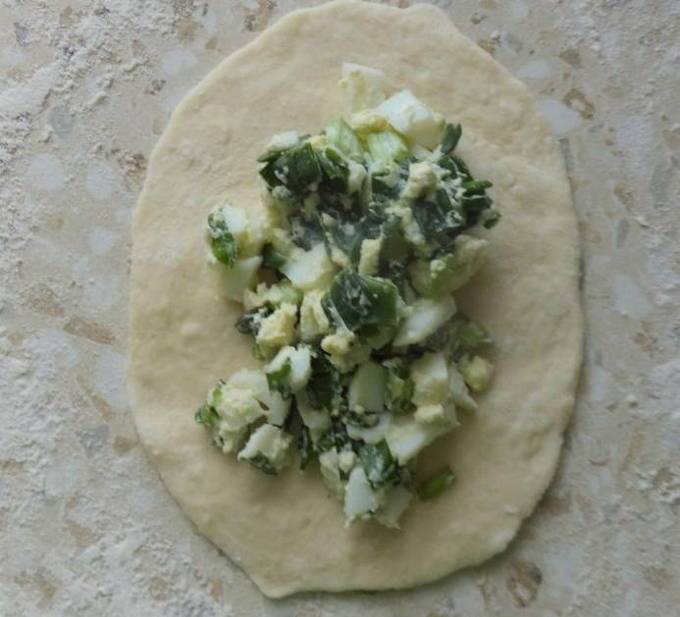 Пирожки с яйцом и луком