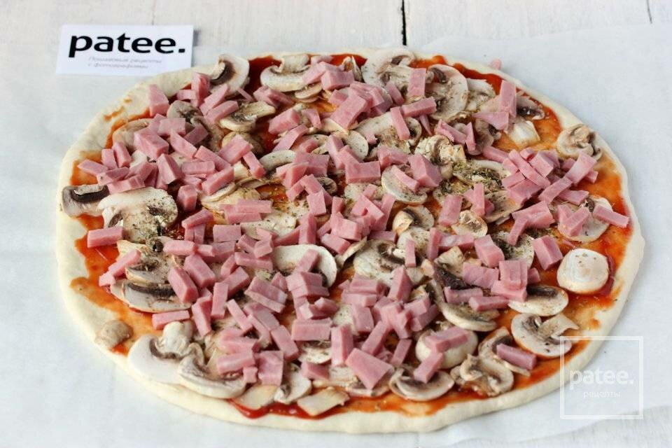 Домашняя пицца с грибами