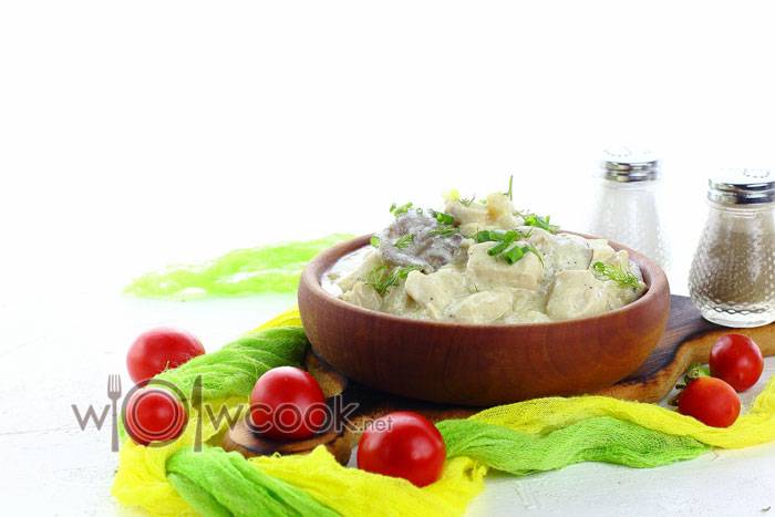 Фрикасе из курицы с шампиньонами по классическому рецепту