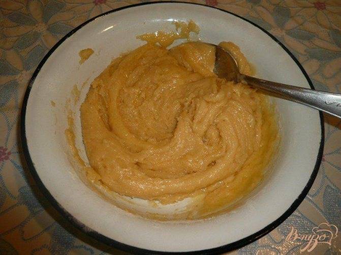 Пирог «шарлотка» с яблоками и бананом