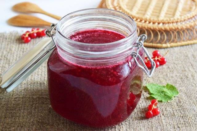 Праздничное желе из варенья с желатином