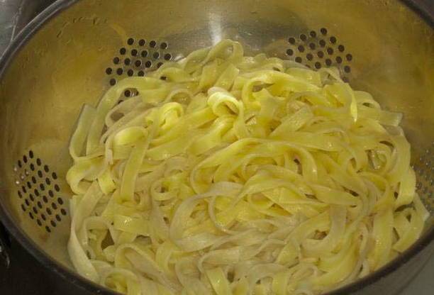 Макароны с сыром фета и овощами