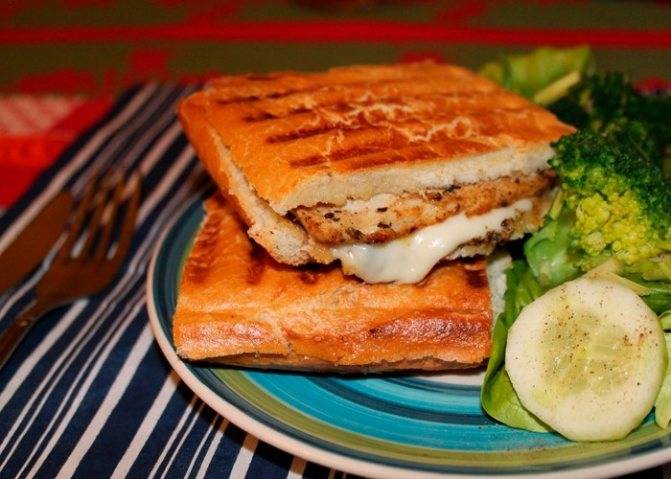 Панини, крок-мадам и вада пав: самые вкусные горячие сэндвичи из разных уголков мира