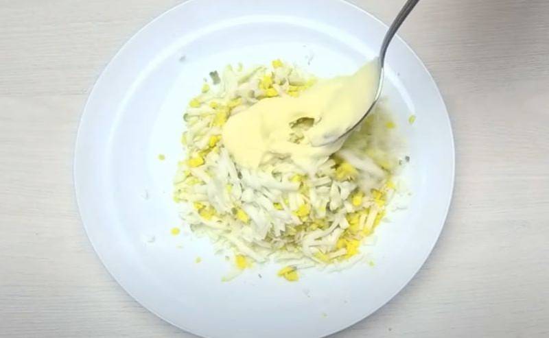 Блинный салат с курицей: 2 вкусных рецепта