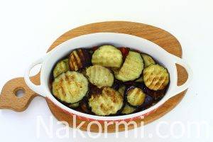 Баклажаны в духовке с помидорами и сыром