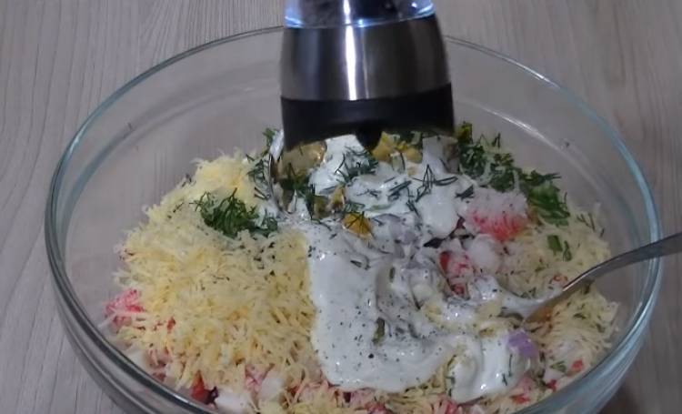 Салат из крабовых палочек с кукурузой классический рецепт с фото пошагово