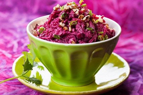 Свекольный салат с черносливом и грецкими орехами, рецепт с фото. вкусный салат с вареной свеклой