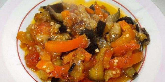 Тушеные баклажаны с овощами