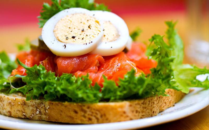11 самых вкусных бутербродов с красной рыбой к новогоднему столу