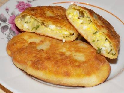 Пирожки с яйцом и луком