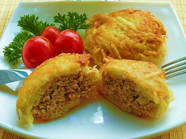 Картофельные котлеты из тертой вареной картошки на сковороде, рецепт с пошаговым фото