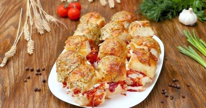 Горячие бутерброды с помидорами и сыром