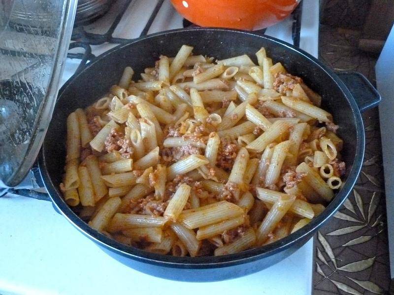 Готовим макароны по-флотски с фаршем на сковороде
