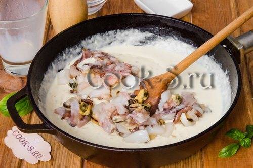 Паста с морепродуктами в сливочном соусе