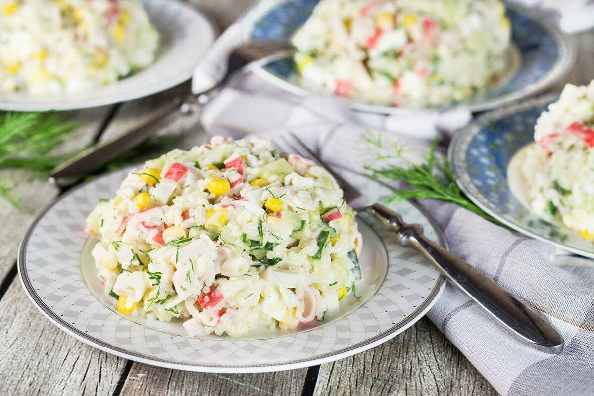 Салат с крабовыми палочками и помидорами — 7 очень вкусных рецептов крабового салата