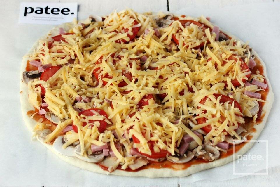 Домашняя пицца с грибами
