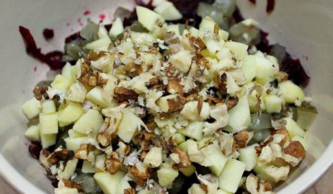 Салат из селедки и свеклы: 7 вкуснейших рецептов с фото