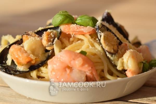 Паста с морепродуктами в сливочном соусе