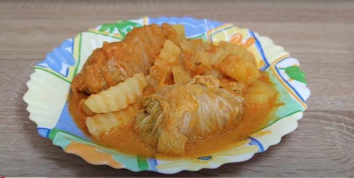 Вкусные голубцы из пекинской капусты с мясным фаршем, приготовленные в духовке по простым рецептам
