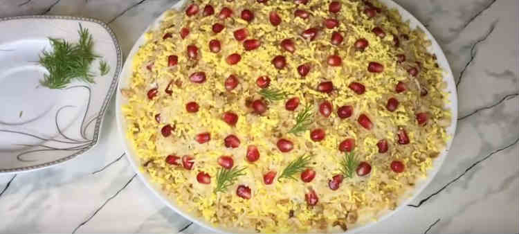 10 вкусных рецептов салата с копченой курицей