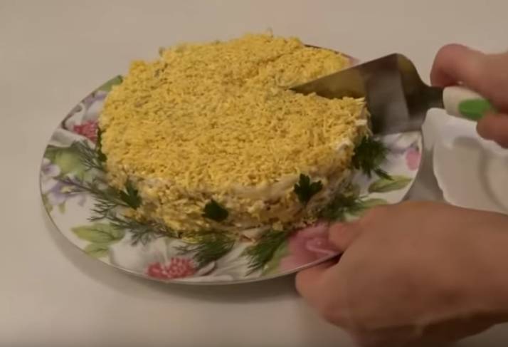 Салат с курицей и ананасами: классические рецепты очень вкусных салатов