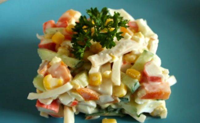 Рецепт: салат с кальмарами и сыром