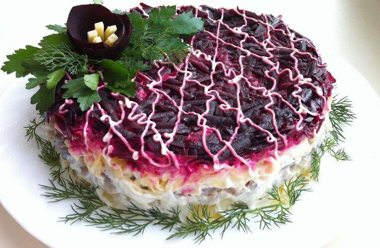 20 простых и вкусных салатов, которые подойдут на все случаи жизни