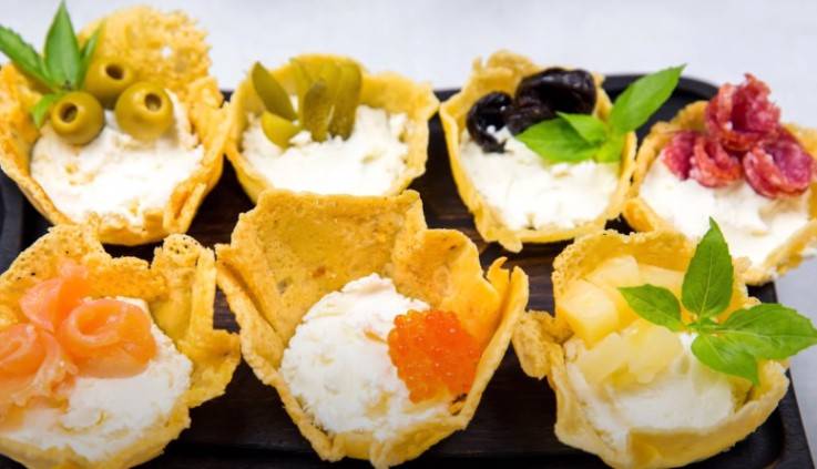 Простые и вкусные закуски на праздничный стол. 11 пошаговых рецептов приготовления