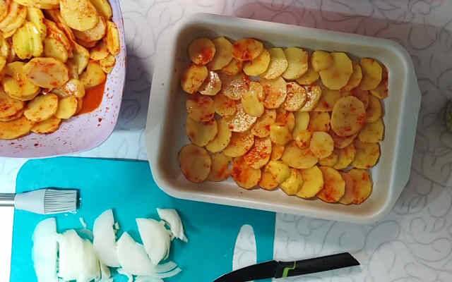 Картошка с курицей в духовке: как сделать сочной и вкусной?