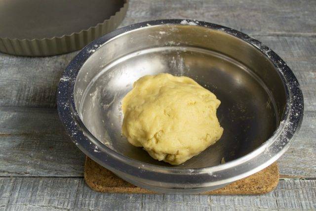 Киш с курицей, грибами и брокколи