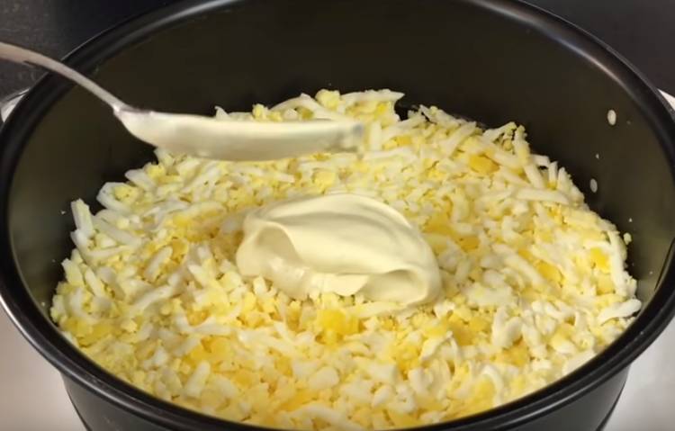 Салат "дамский каприз" с ананасом
