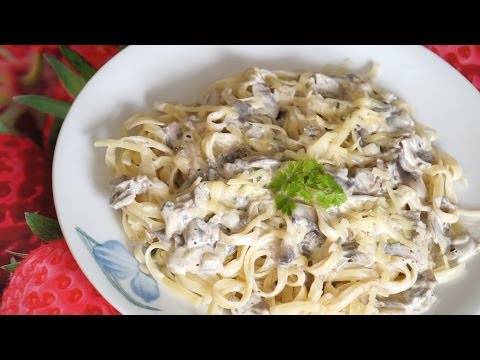 Спагетти в сливочном соусе с курицей