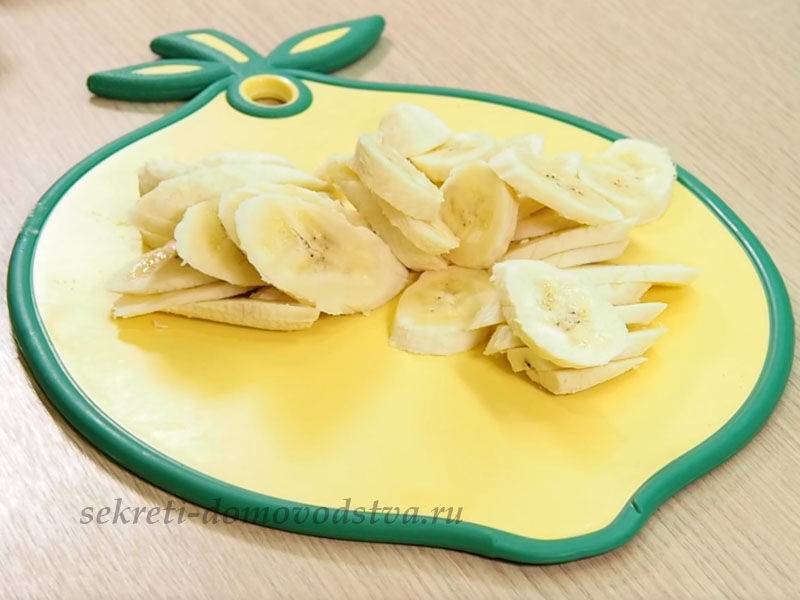 Мороженое из банана в домашних условиях, молока, сливок, какао, клубники, кефира