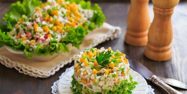 Салат из риса и яиц