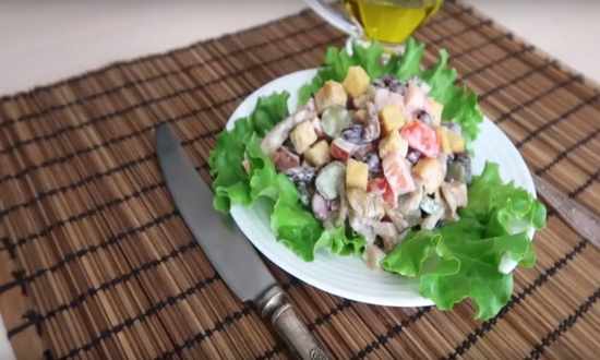 Салат с колбасой