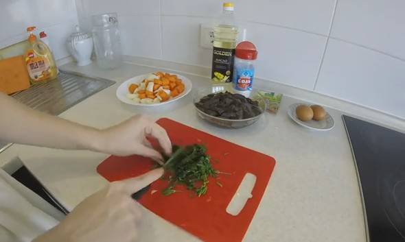Печеночные оладьи из говяжей, свиной или куриной печени. классические пошаговые рецепты на любой вкус