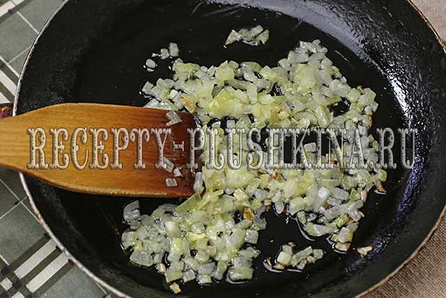 Фаршированные шампиньоны в духовке с сыром и ветчиной