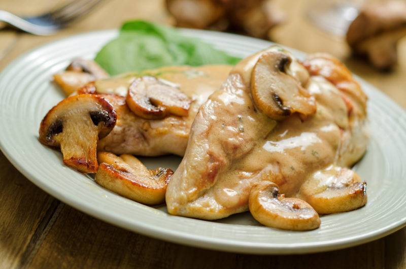 Сливочный соус из курицы с грибами
