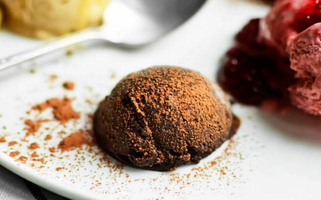 Мороженое из банана в домашних условиях, молока, сливок, какао, клубники, кефира