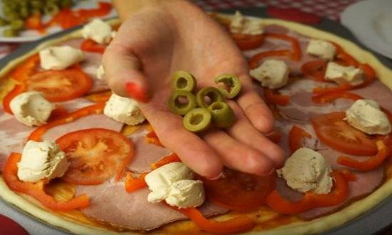Пицца как в пиццерии в домашних условиях: самые вкусные и простые рецепты домашней пиццы и теста для нее с пошаговым описанием, фото и видео