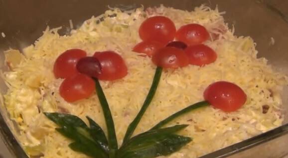 Салат "дамский каприз" с ананасом