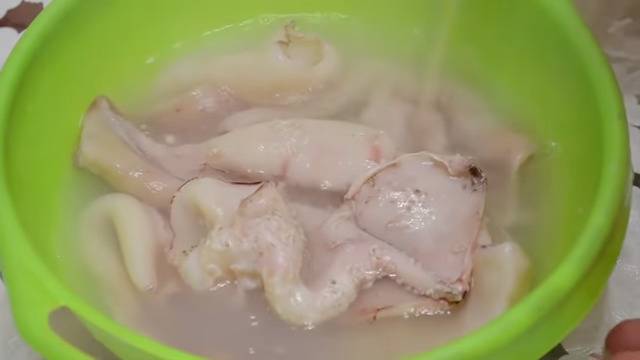 Салат с кальмарами и помидорами на праздничный стол
