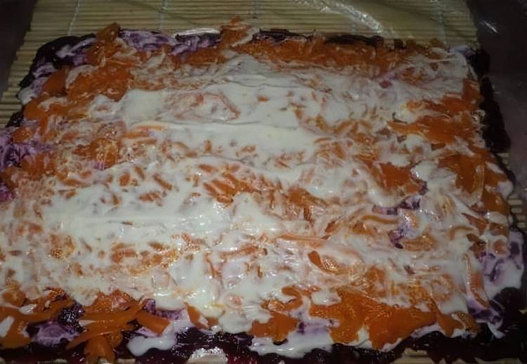 Закуска из лаваша: рулетики с сельдью и картофелем